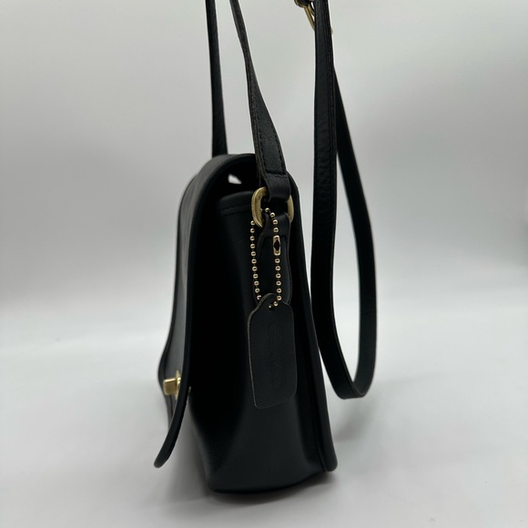 Coach • 9076 Companion Flap - Picture 5 of 14